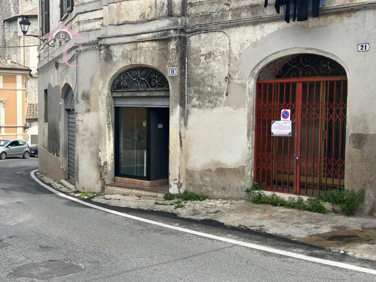narni centro storico locale magazzino piano terra vetrina  8.jpg